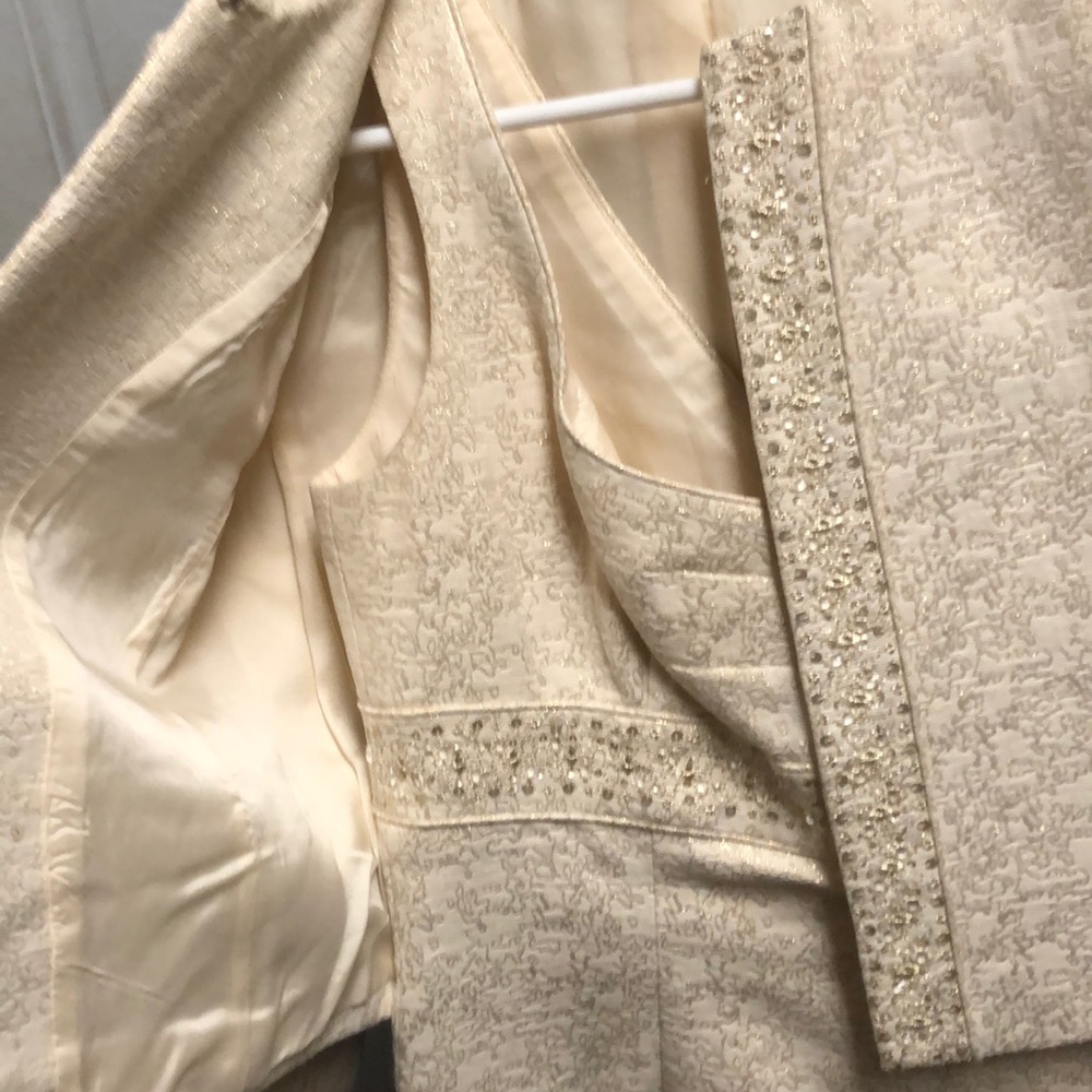 Suit - Picture 3 of 5